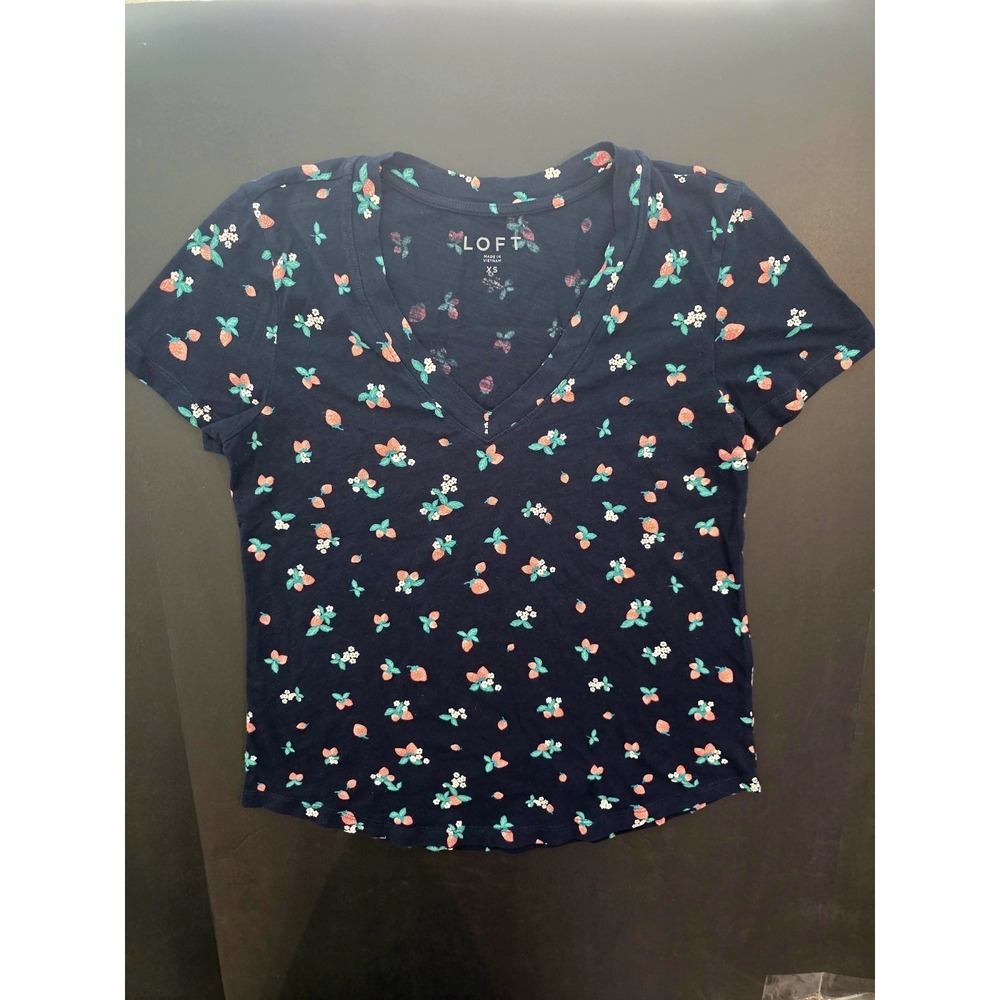 Strawberries & Flowers Print Tee Navy Blue Sz XS LOFT 100% Cotton Cottagecore